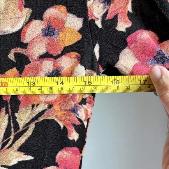 Free People Sz 2 Mini Dress Tegan Floral Swing Bell Sleeve Black Combo EUC - Picture 4 of 16